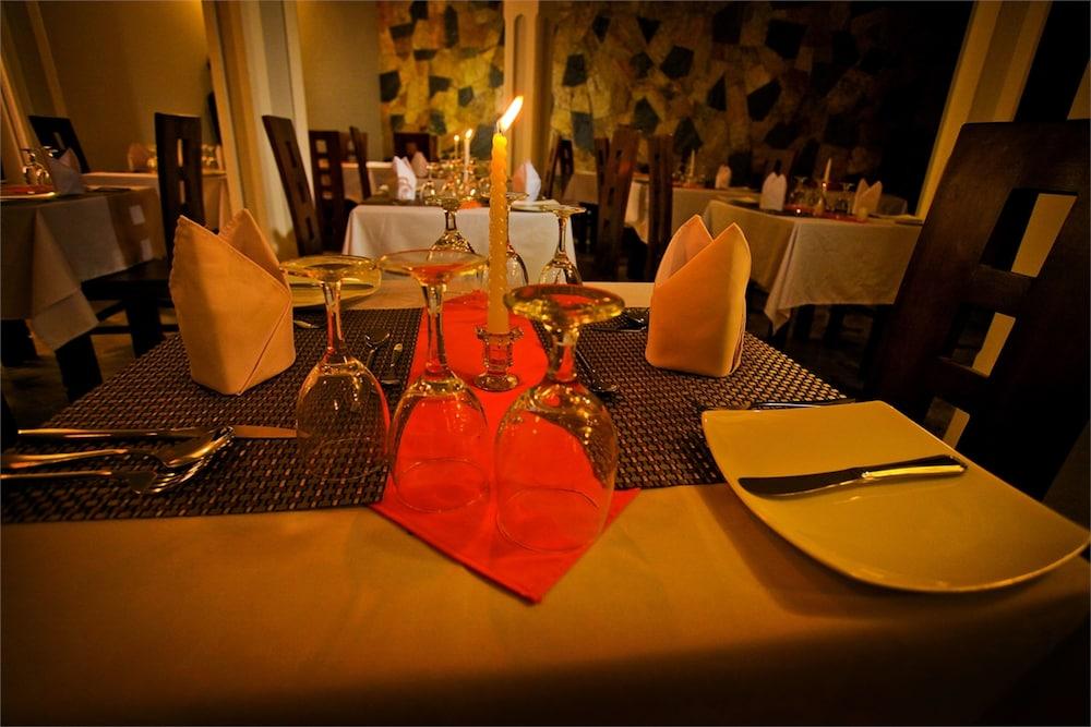 Hotel Travellers Nest Kandy Luaran gambar
