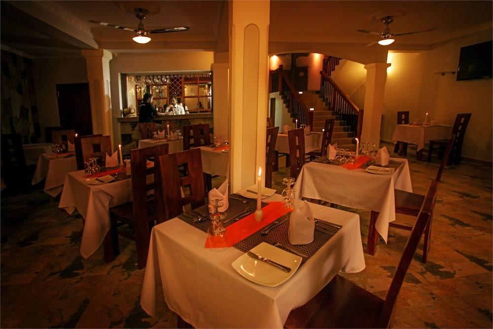 Hotel Travellers Nest Kandy Luaran gambar
