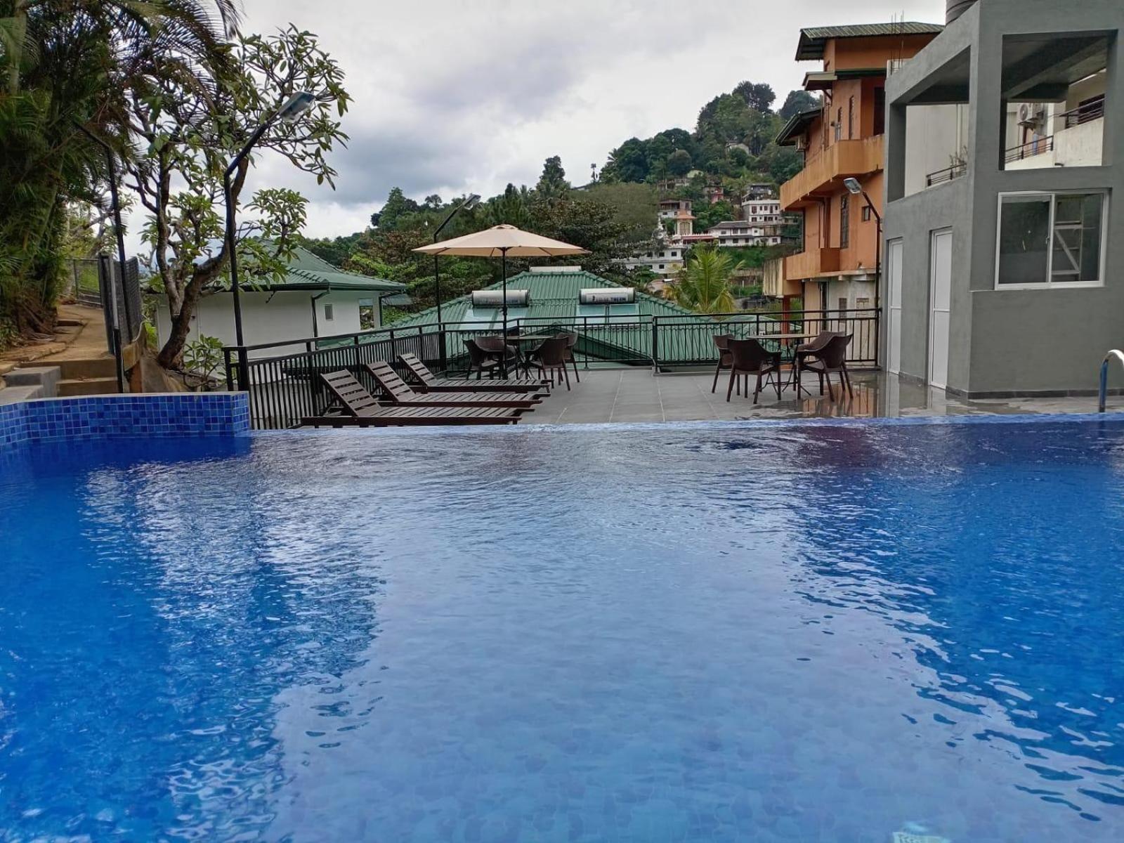 Hotel Travellers Nest Kandy Luaran gambar