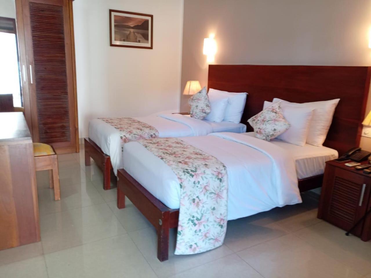 Hotel Travellers Nest Kandy Luaran gambar