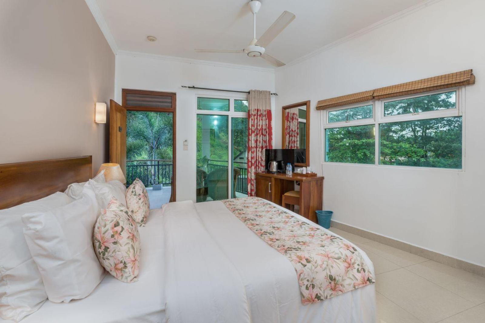 Hotel Travellers Nest Kandy Luaran gambar