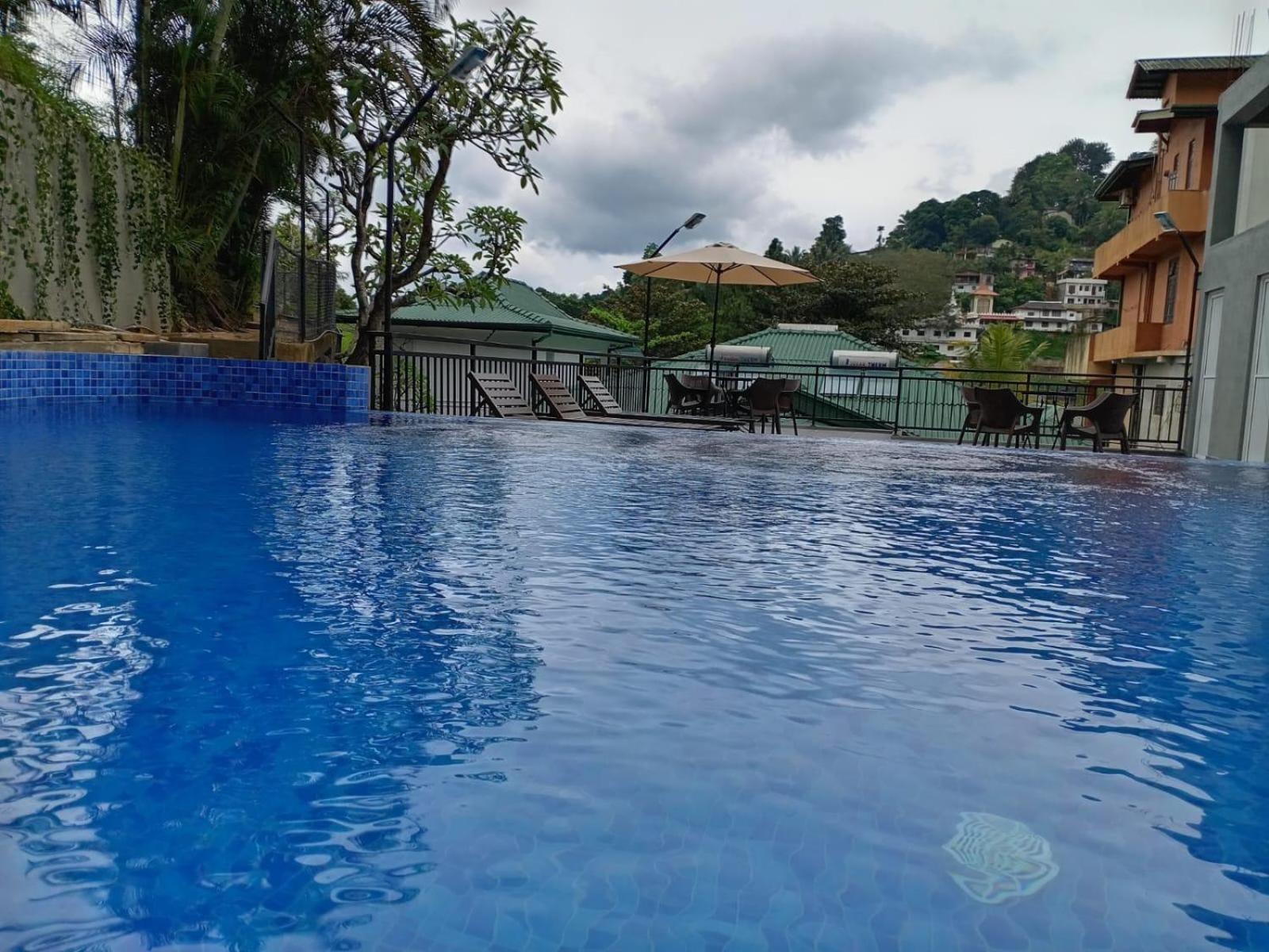 Hotel Travellers Nest Kandy Luaran gambar