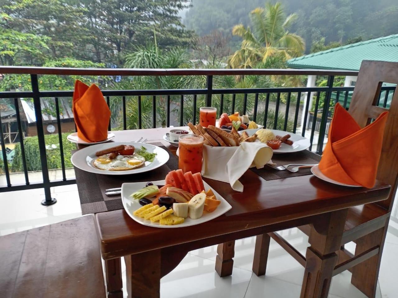 Hotel Travellers Nest Kandy Luaran gambar