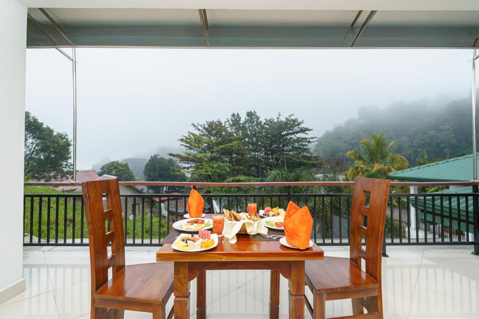 Hotel Travellers Nest Kandy Luaran gambar