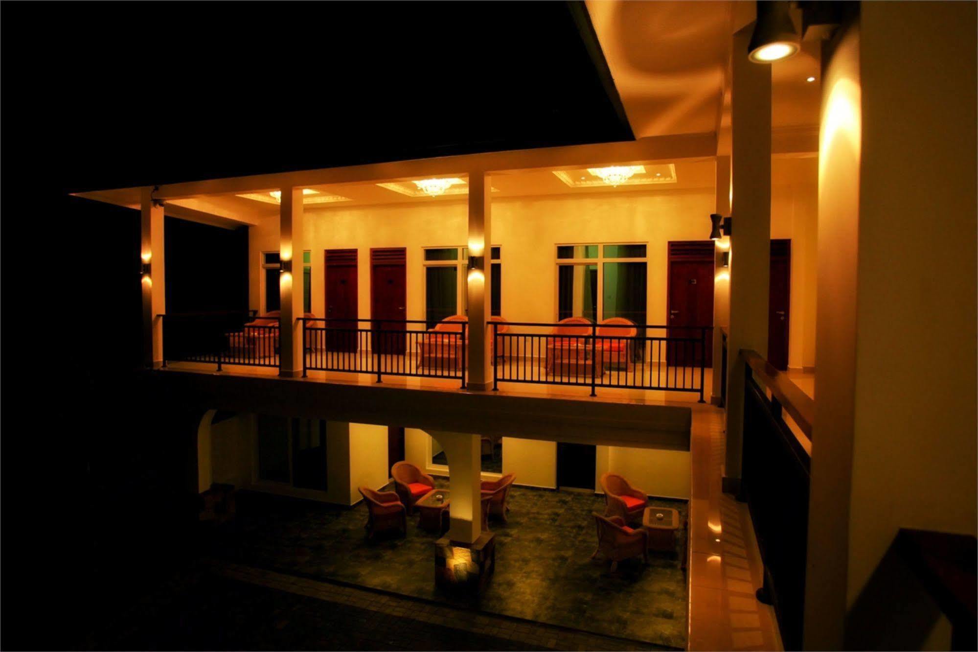 Hotel Travellers Nest Kandy Luaran gambar