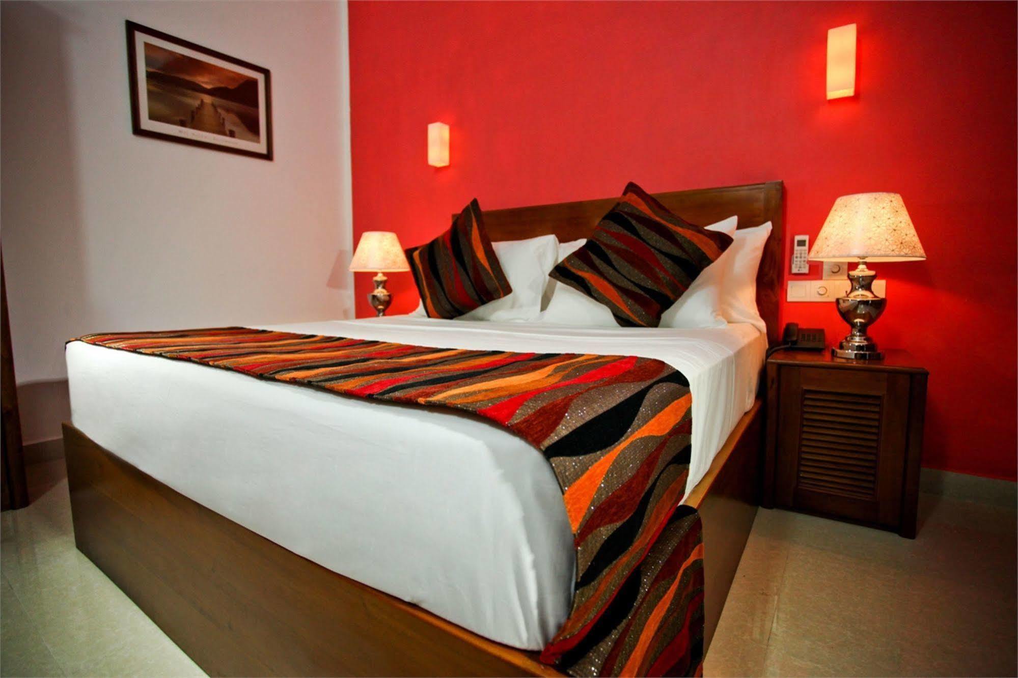Hotel Travellers Nest Kandy Luaran gambar