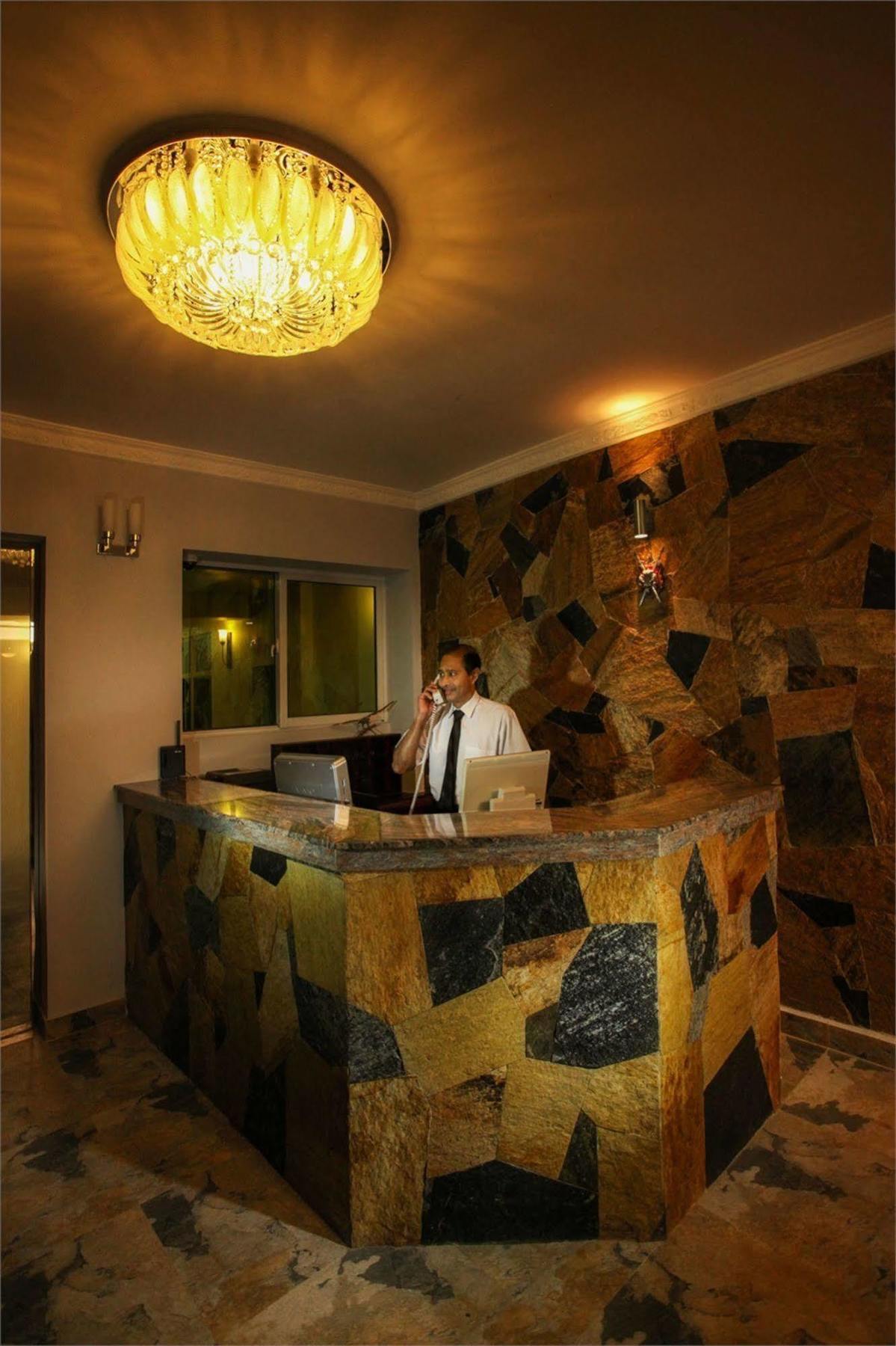 Hotel Travellers Nest Kandy Luaran gambar
