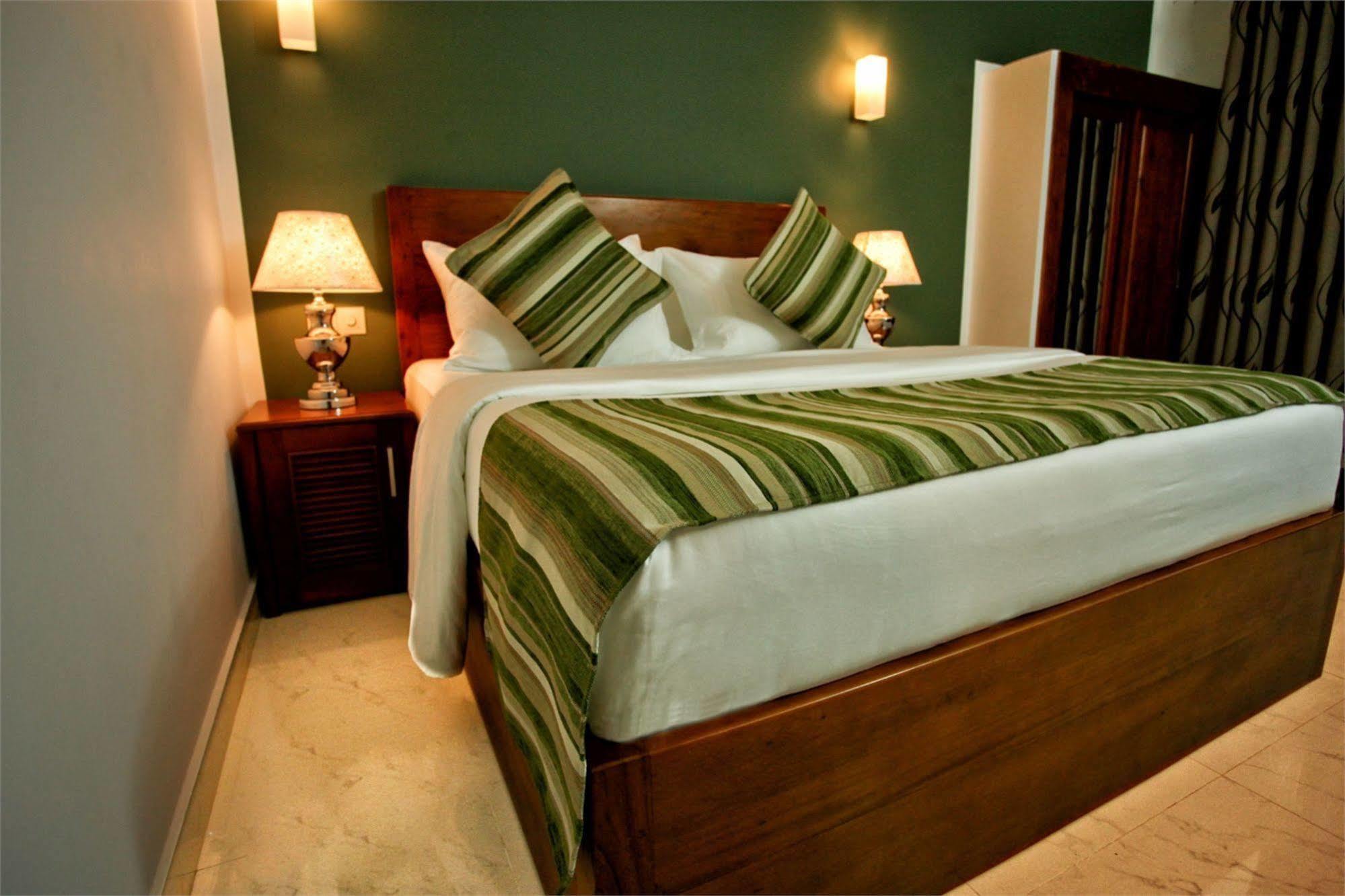 Hotel Travellers Nest Kandy Luaran gambar