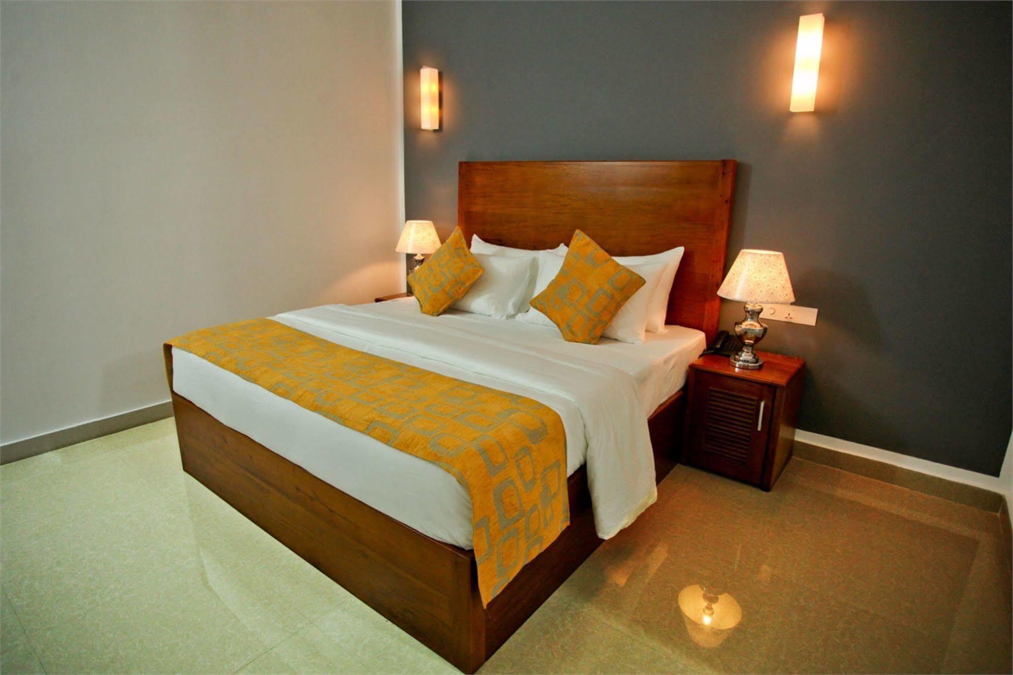 Hotel Travellers Nest Kandy Luaran gambar