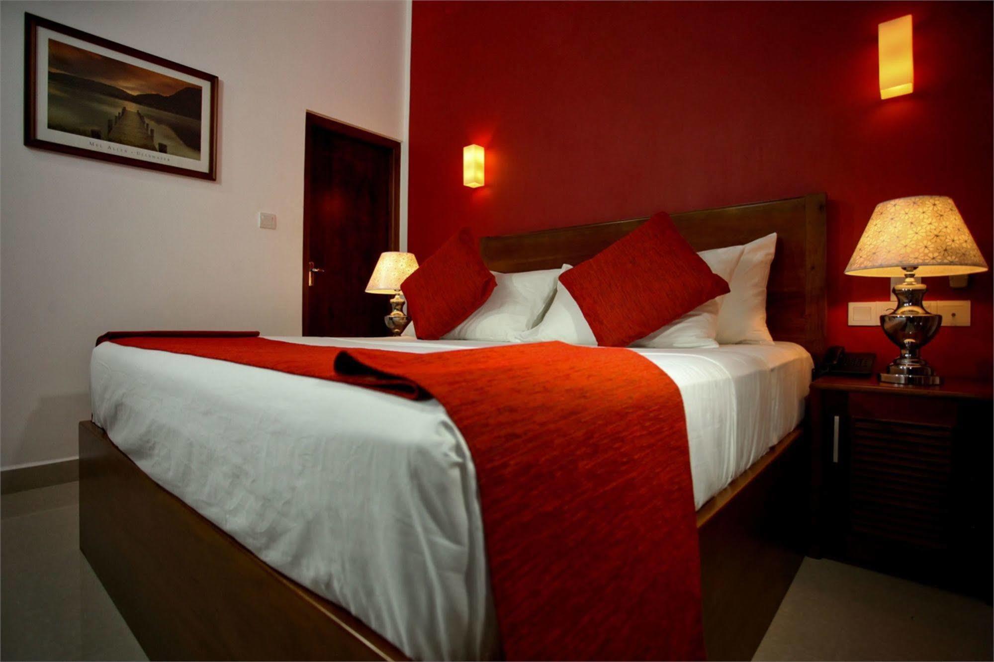 Hotel Travellers Nest Kandy Luaran gambar